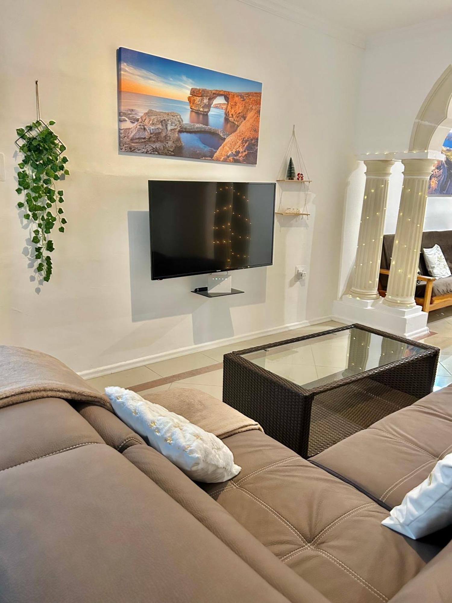 Beach Front 3-Bedroom Holiday Home Mellieha Luaran gambar